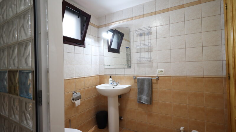 044